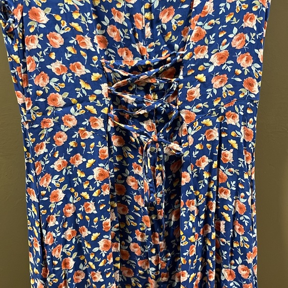 Size small foral dress. - Picture 3 of 3